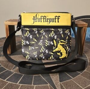 NWOT Loungefly Harry Potter Hufflepuff Cross Body Bag
